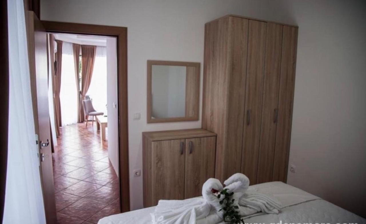 Delux Apartmani Dobra Voda Esterno foto