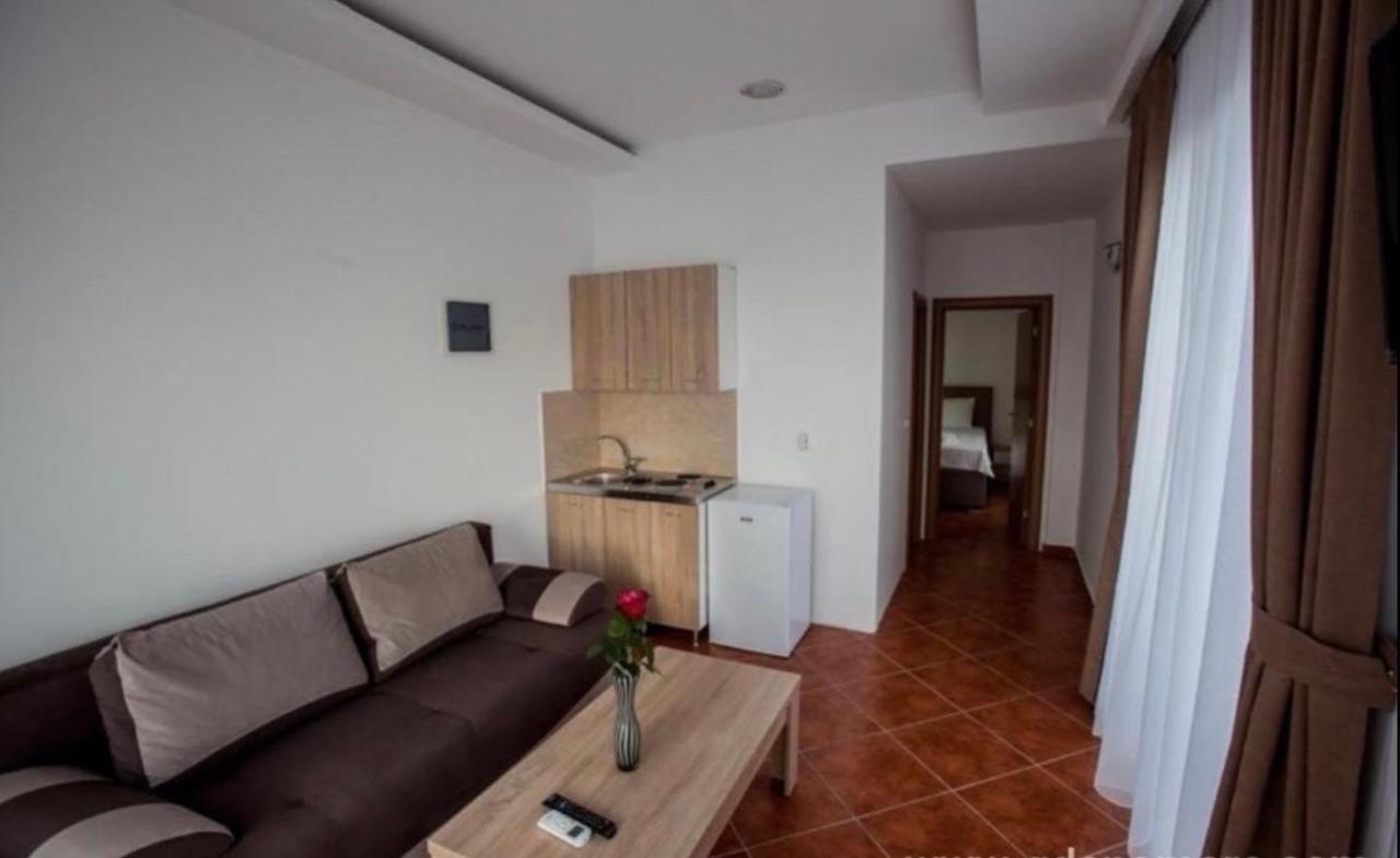 Delux Apartmani Dobra Voda Esterno foto